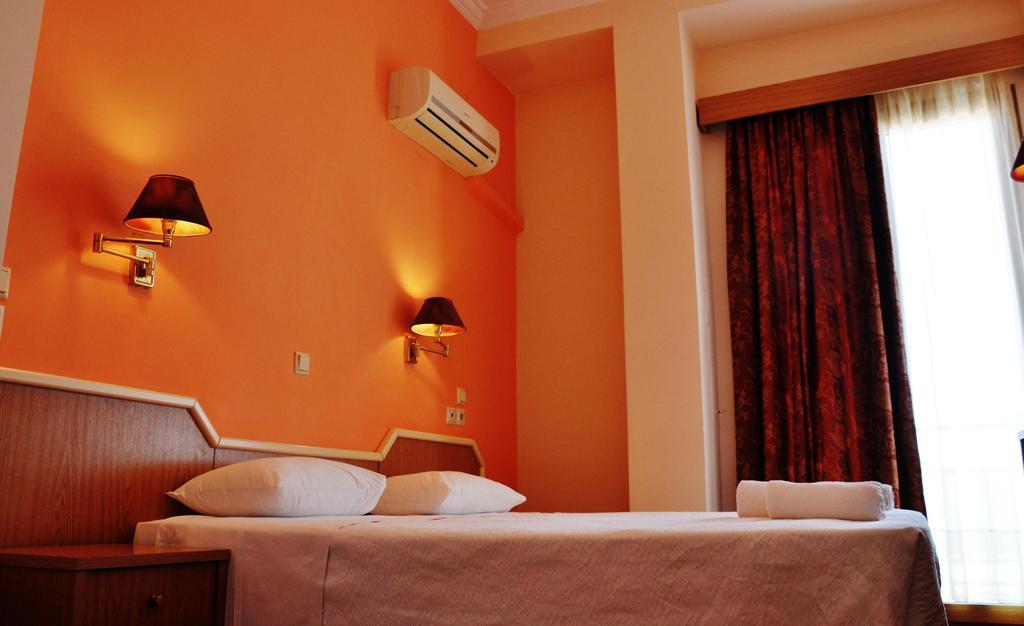 Iniohos Hotel Delphi Room photo