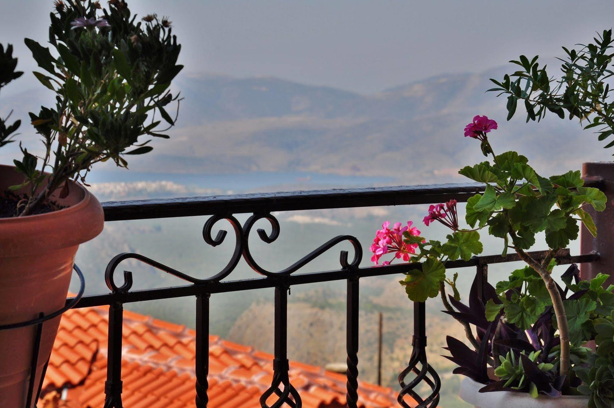Iniohos Hotel Delphi Exterior photo